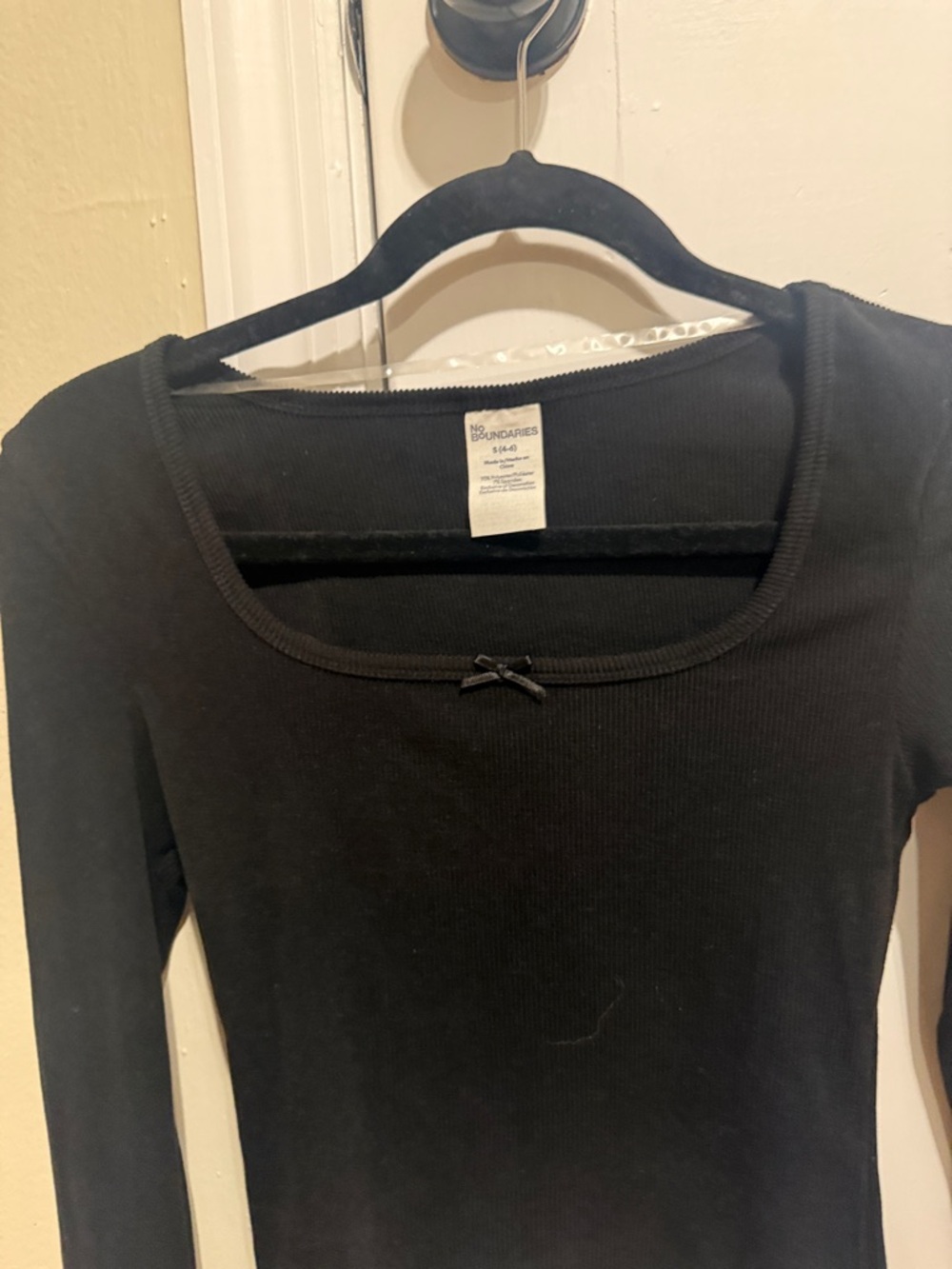 No Boundaries Black Long-Sleeve Scoop Neck Top with Front Bow - Picture 2 of 6